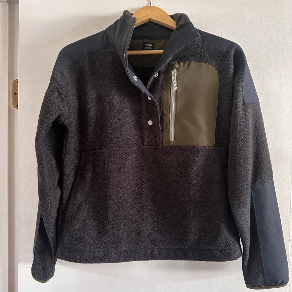 New. Prana Black and Olive Snap-Up Fleece